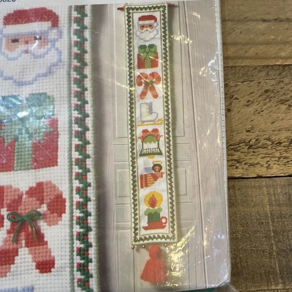Vintage Christmas Bernat Holiday Ideas Bell Pull Medley Crosstitch W00020 New!
